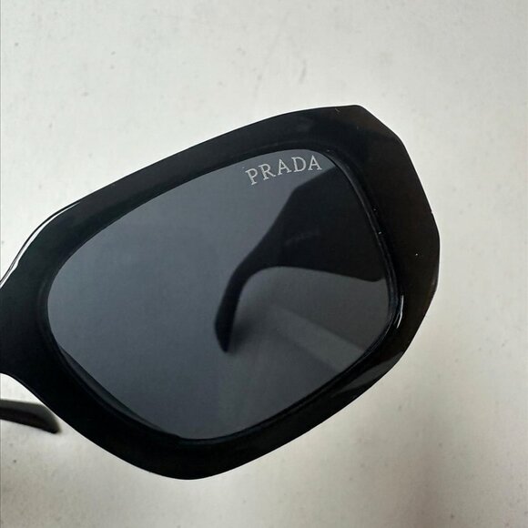 New black prada sunglasses - Picture 4 of 7